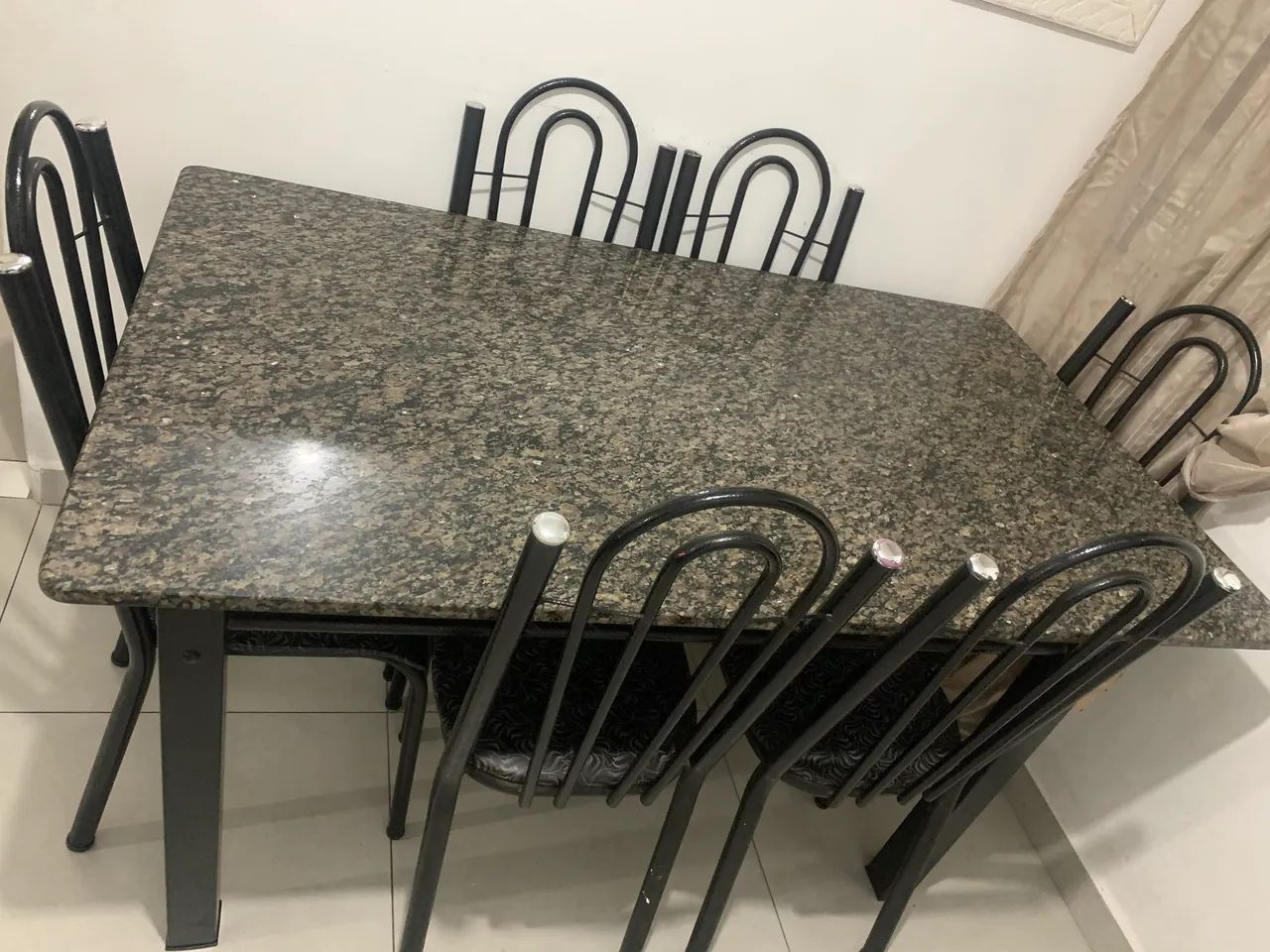 Mesa tampão de mármore 6 cadeiras 