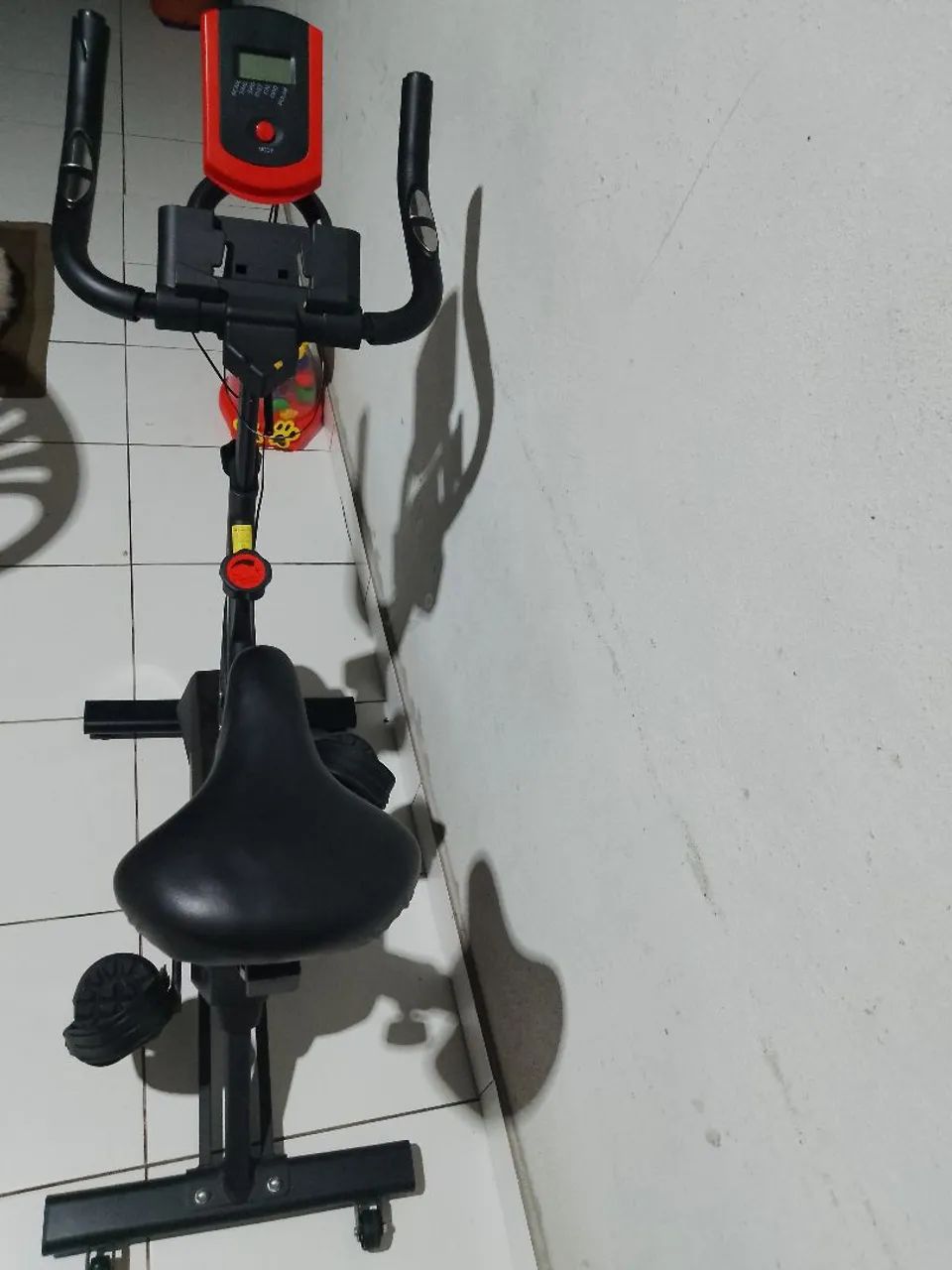 Vende-se bicicleta ergométrica semi-nova - Foto 4