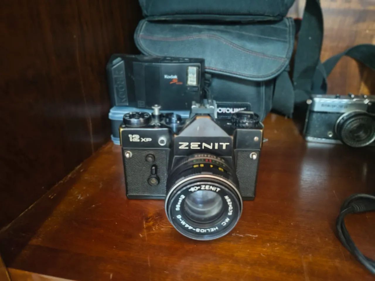 Câmera Analógica Zenit + Lente Helios 44M-6 58mm f/2 - Clássica Soviética