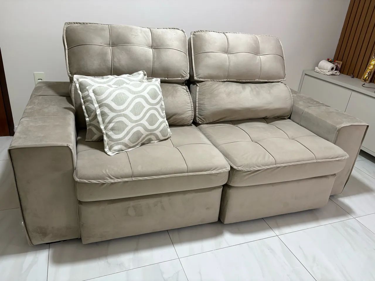 Sofá Retrátil e Reclinável Bege - Seminovo - Foto 5