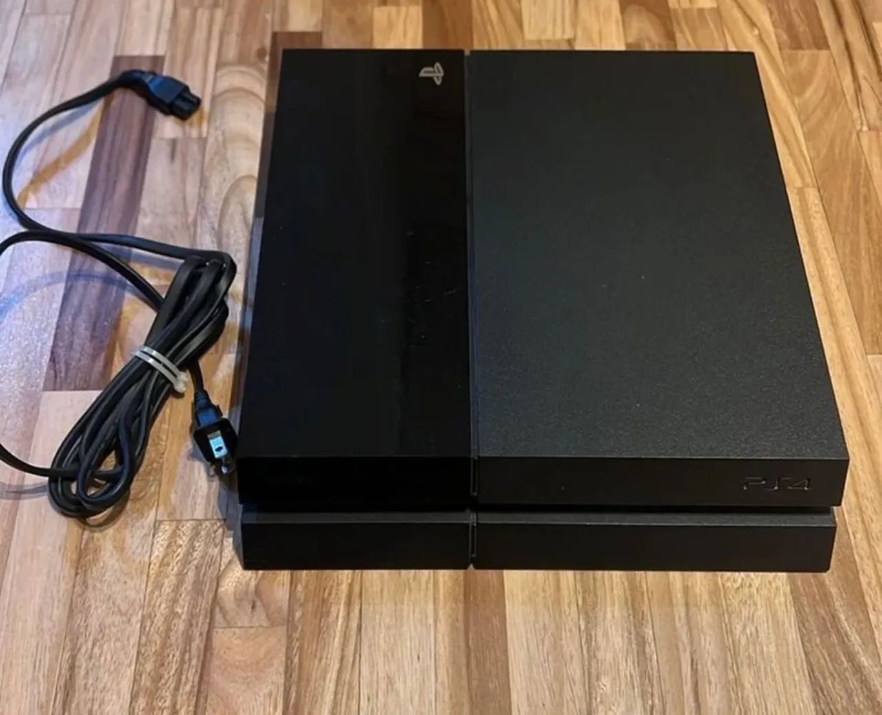 PlayStation 4 modelo Grande - Preço relâmpago : R$950 reais !