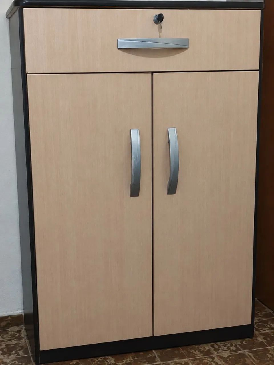VENDO ARMÁRIO MULTIUSO 
