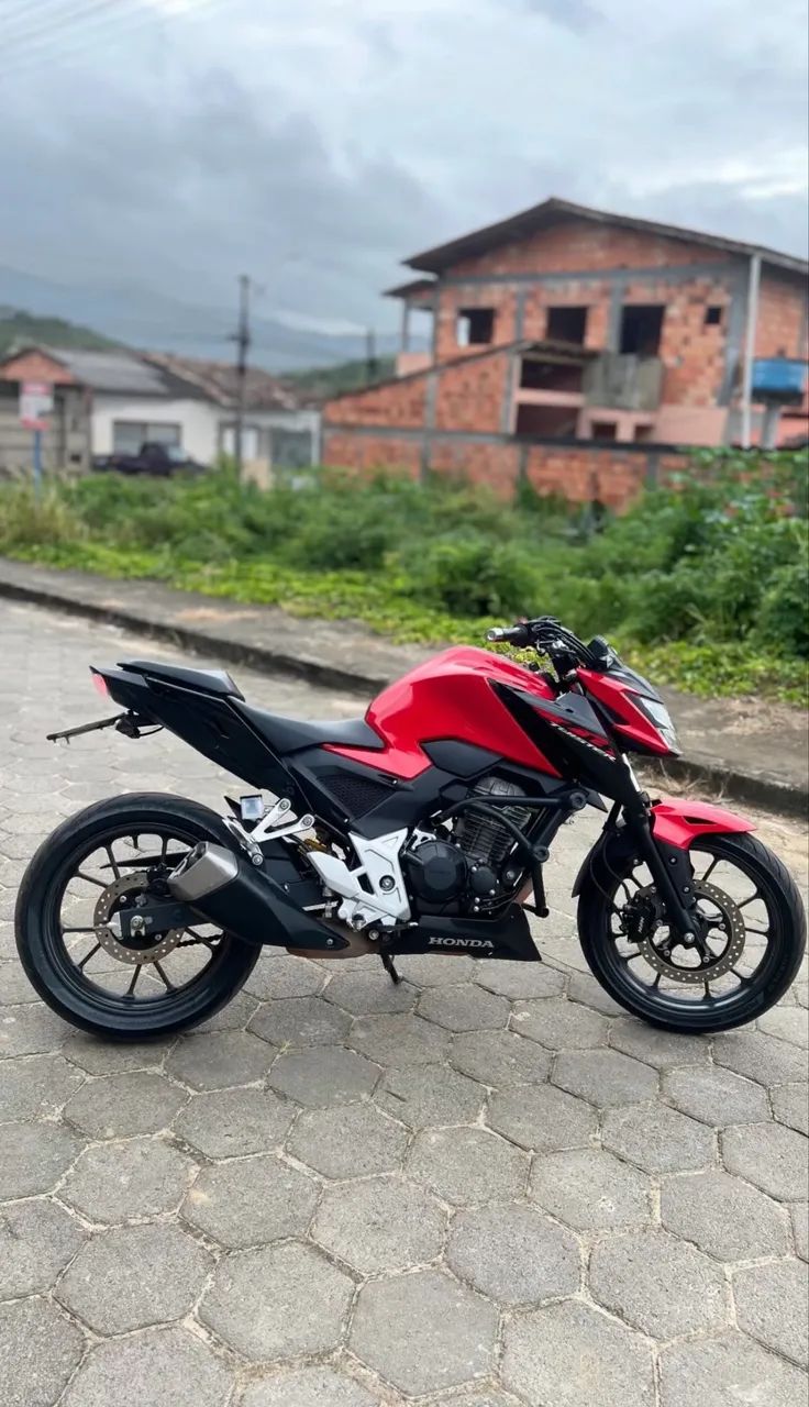CB 300f CBS