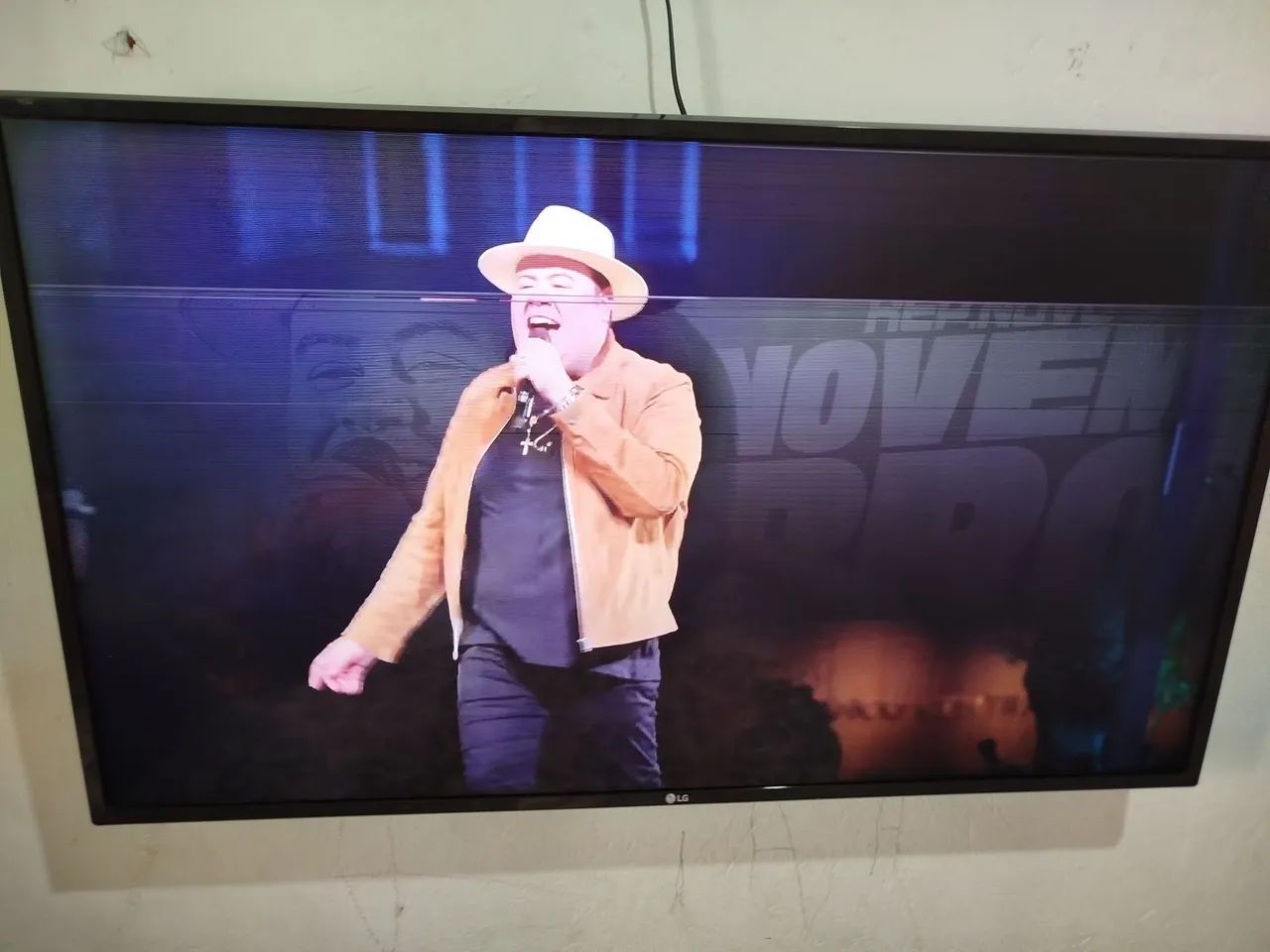 Vendo essa TV LG de 43 Polegadas, com listas na Tela  - Foto 2
