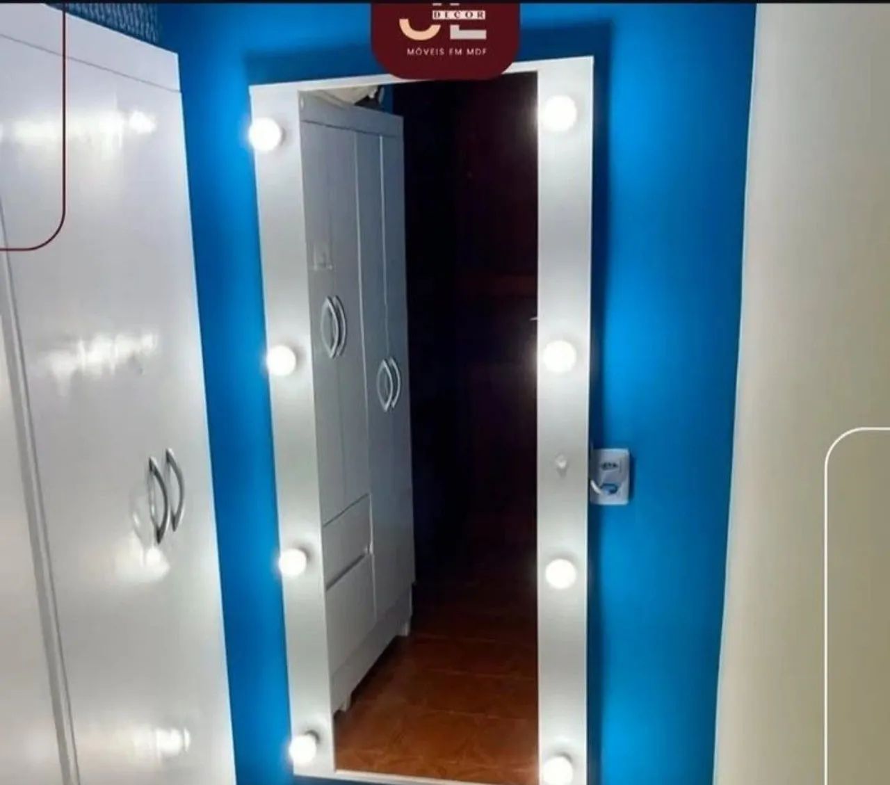 Espelho em.mdf com lâmpadas 