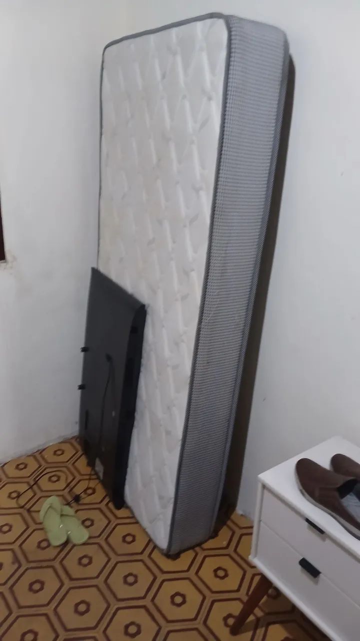 Vendo sofá,  cama e colchão de solteiro - Foto 3