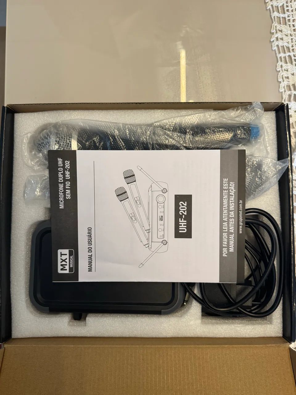 Kit 2 microfones sem fio UHF202 profissional - Foto 5