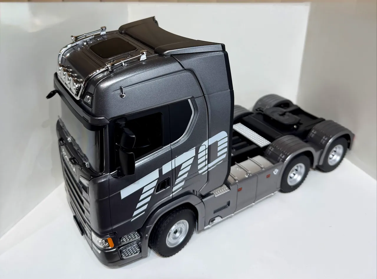 Caminhão Huina 1501 - Scania 770s V8 - Escala 1/18 - 6x4 - C