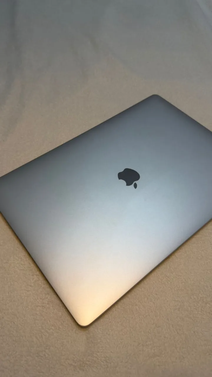 MacBook Pro 13 2019 i5 / 512GB SSD / 8GB RAM - Excelente Estado