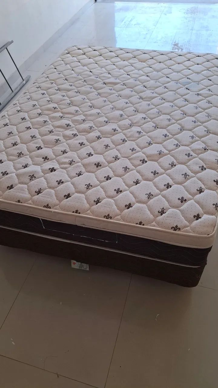 Cama Box molas ensacadas ( bem conservada)