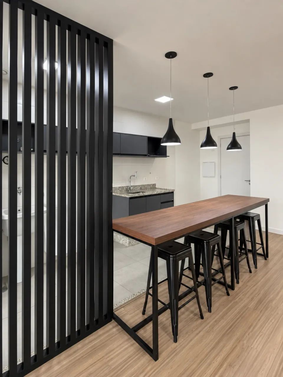 Apartamento com Planejados nos Quartos e Cozinha + Sacada com Churrasqueira - Foto 4