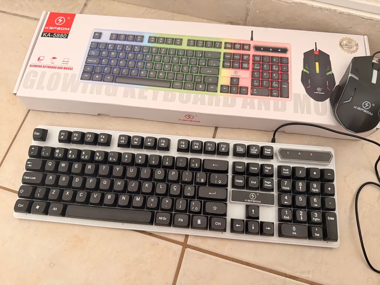 Conjunto teclado e mouse