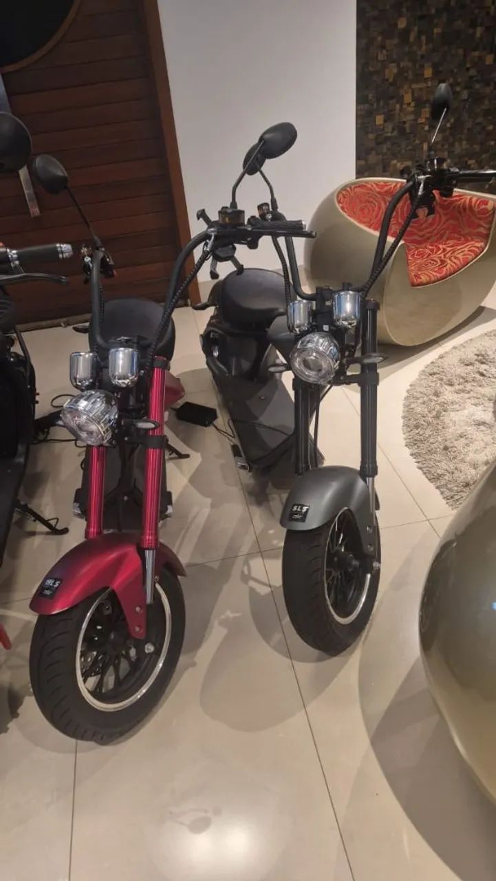 Moto elétrica praticamente nova