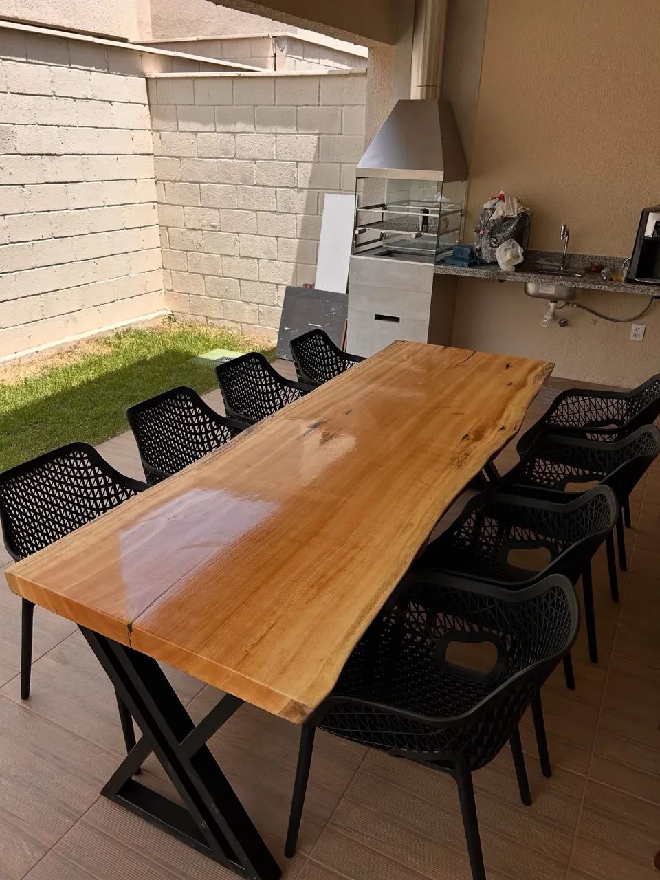 Mesa de Madeira + 10 cadeiras  - Foto 3
