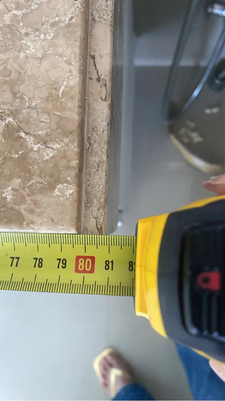 Pia pequena com bancada de mármore 