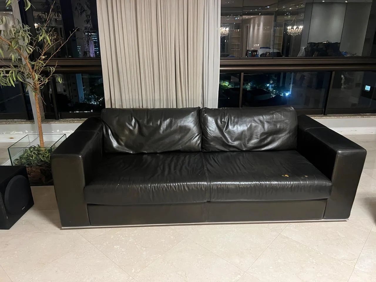 Sofá de couro legítimo