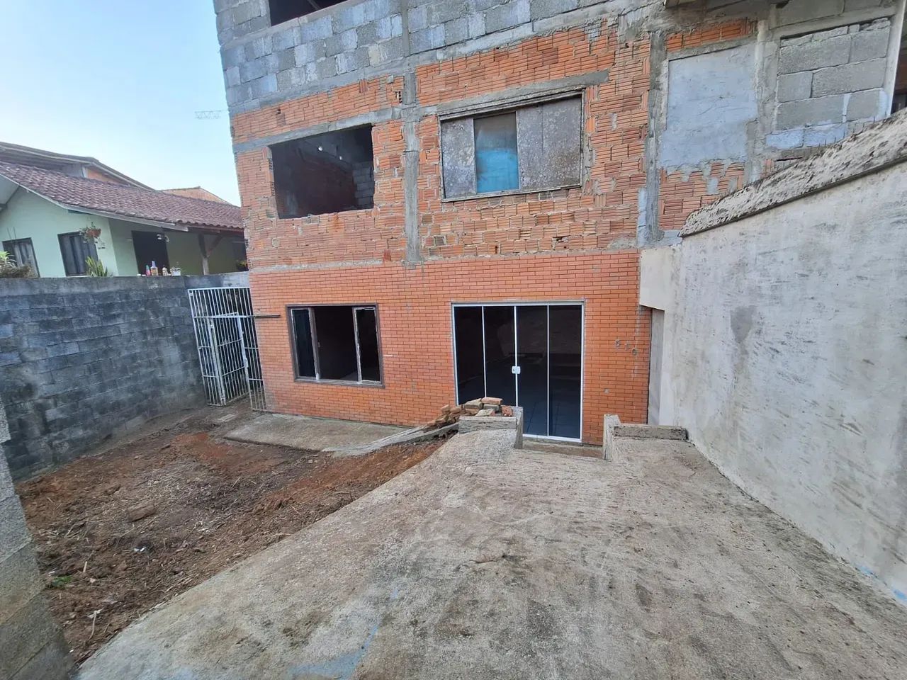 Alugo parte térrea de um sobrado residencial com 2 quartos no Nova Brasília na Rua - Joinv - Foto 2