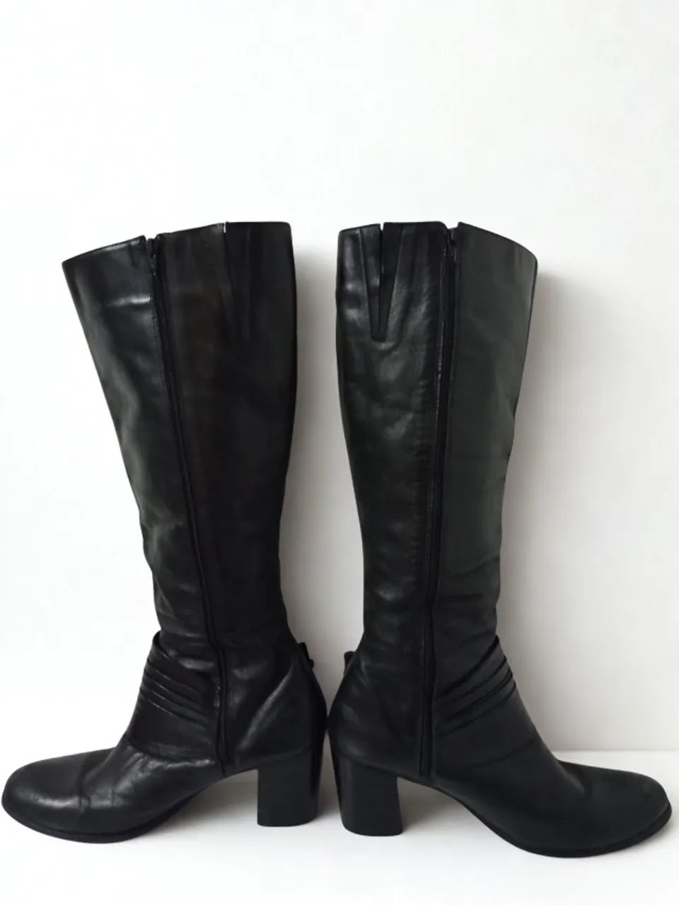 Bota cano longo de couro - Foto 2