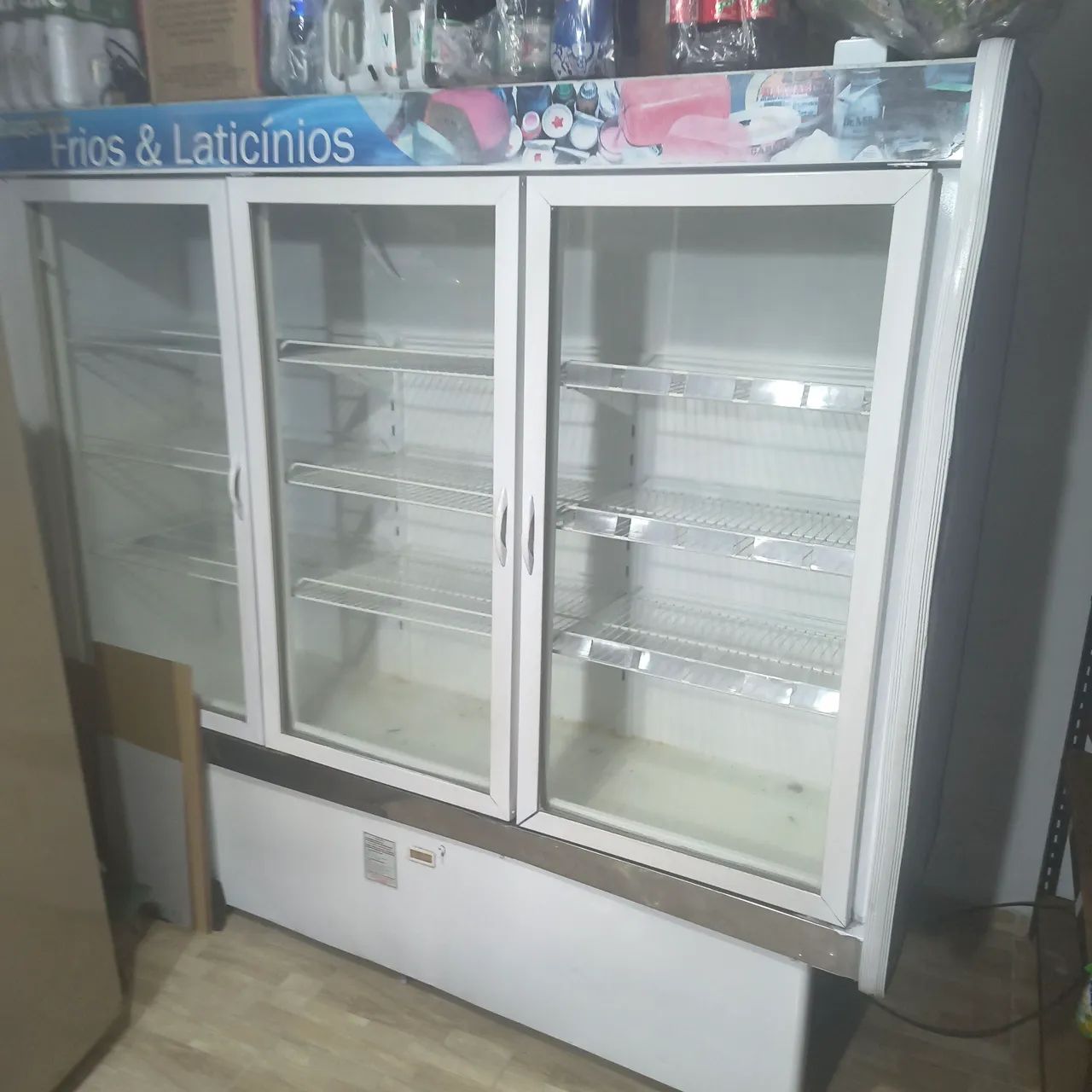 Espositora de laticínios 