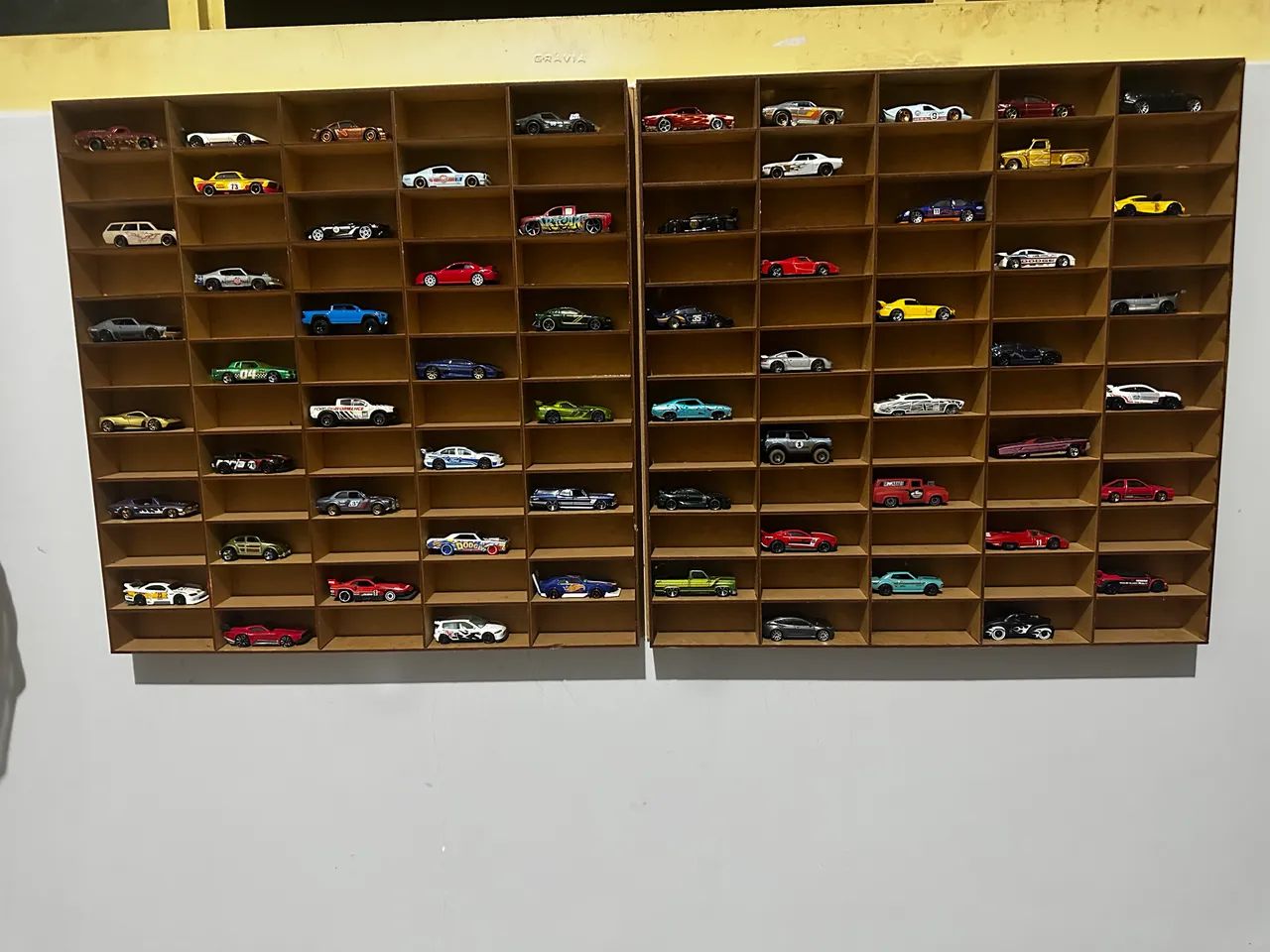 Vendo coleção com 63 carrinhos Hot Wheels