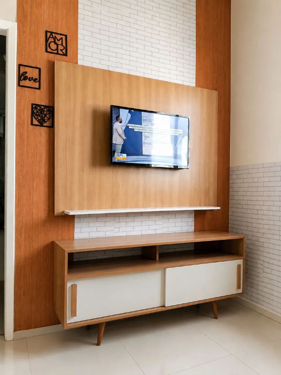 Vende-se rack e painel 6 meses de uso