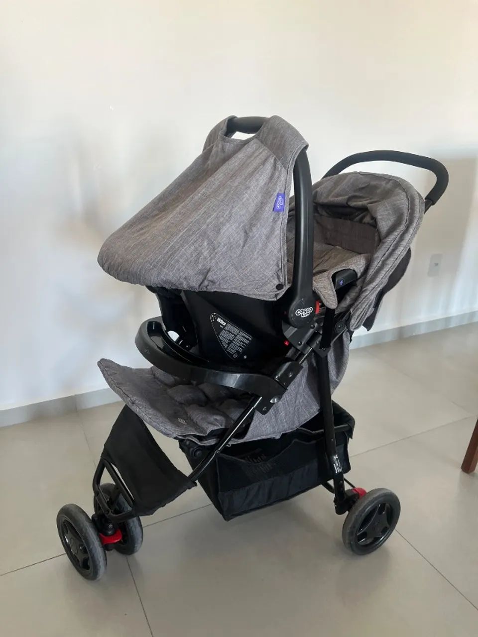 Kit Carrinho de bebe e bebê conforto - Foto 2