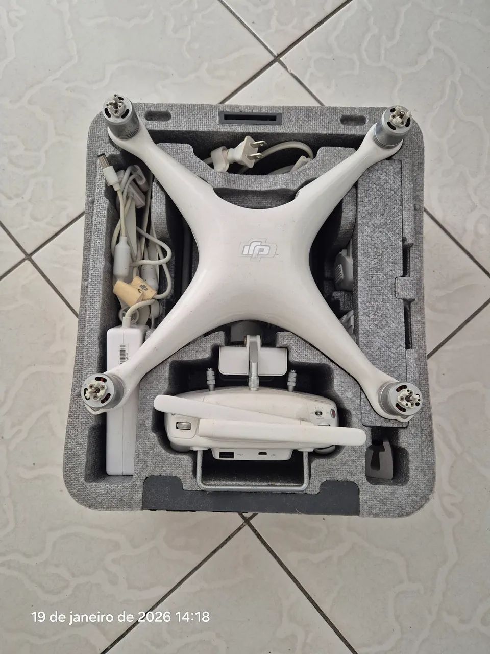 VENDO DRONE DJI phantom 4