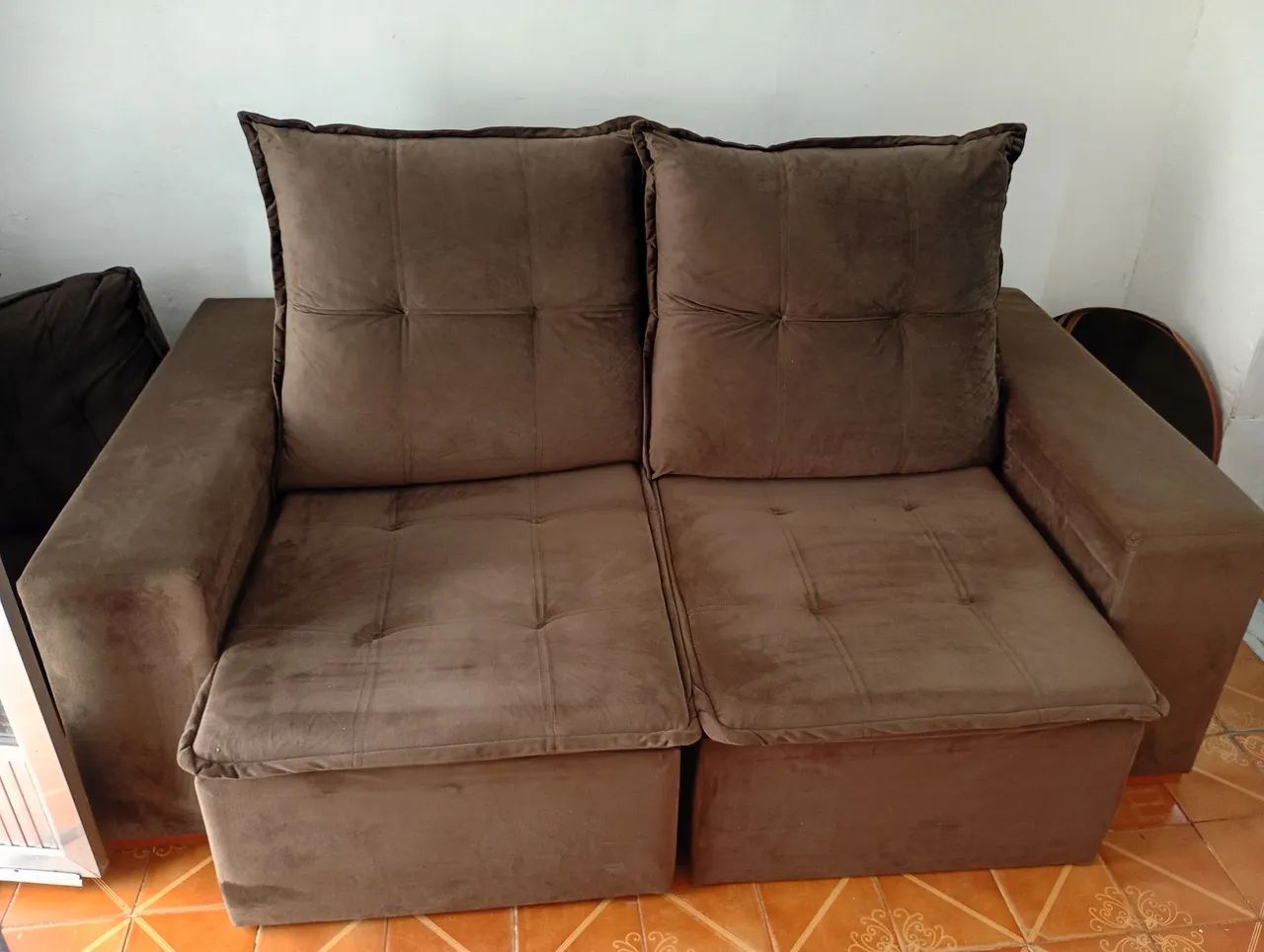 Sofá retrátil marrom