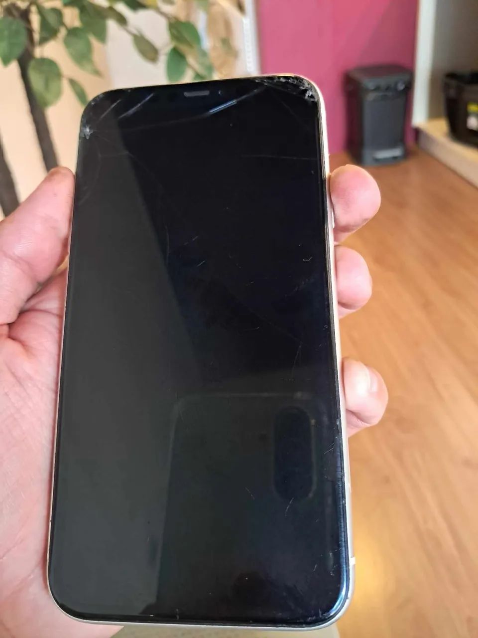 iPhone 11 64Gb Trincado** - Foto 3