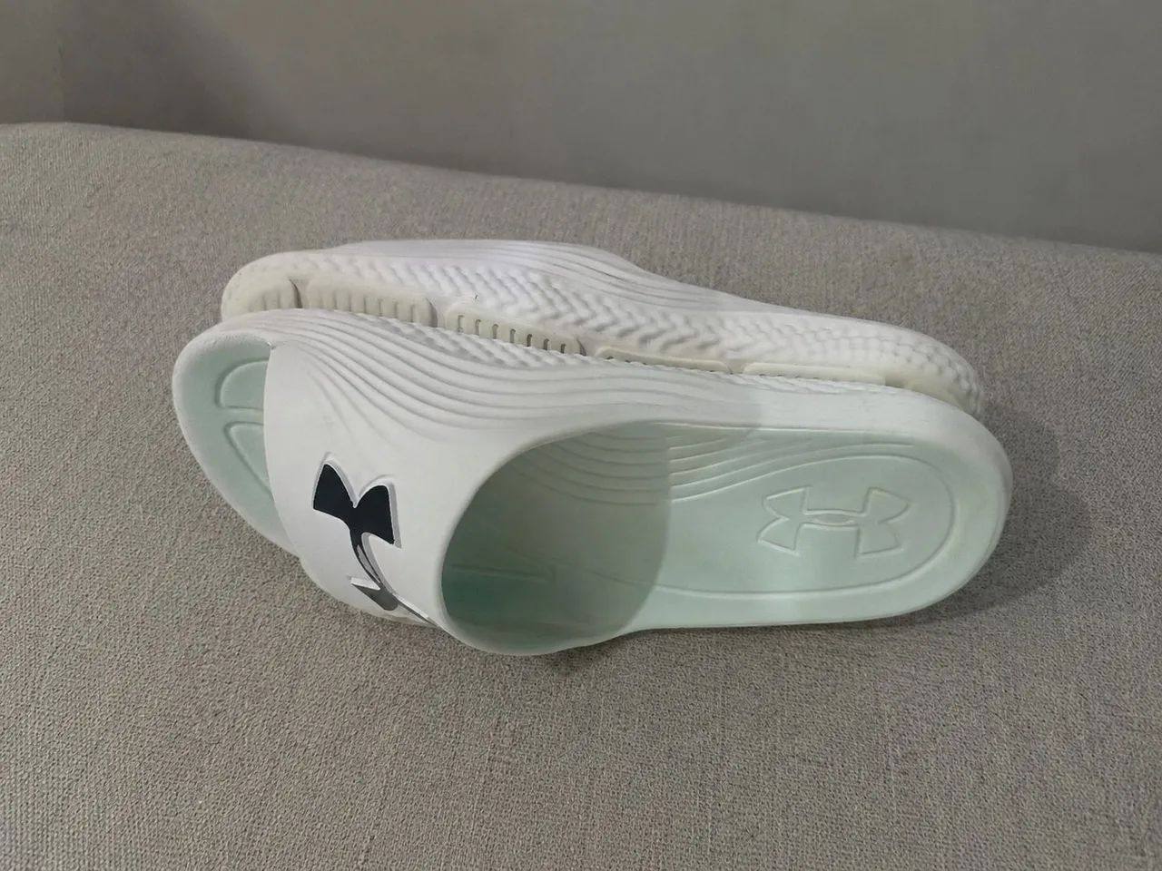 Chinelo Under Armour original T40