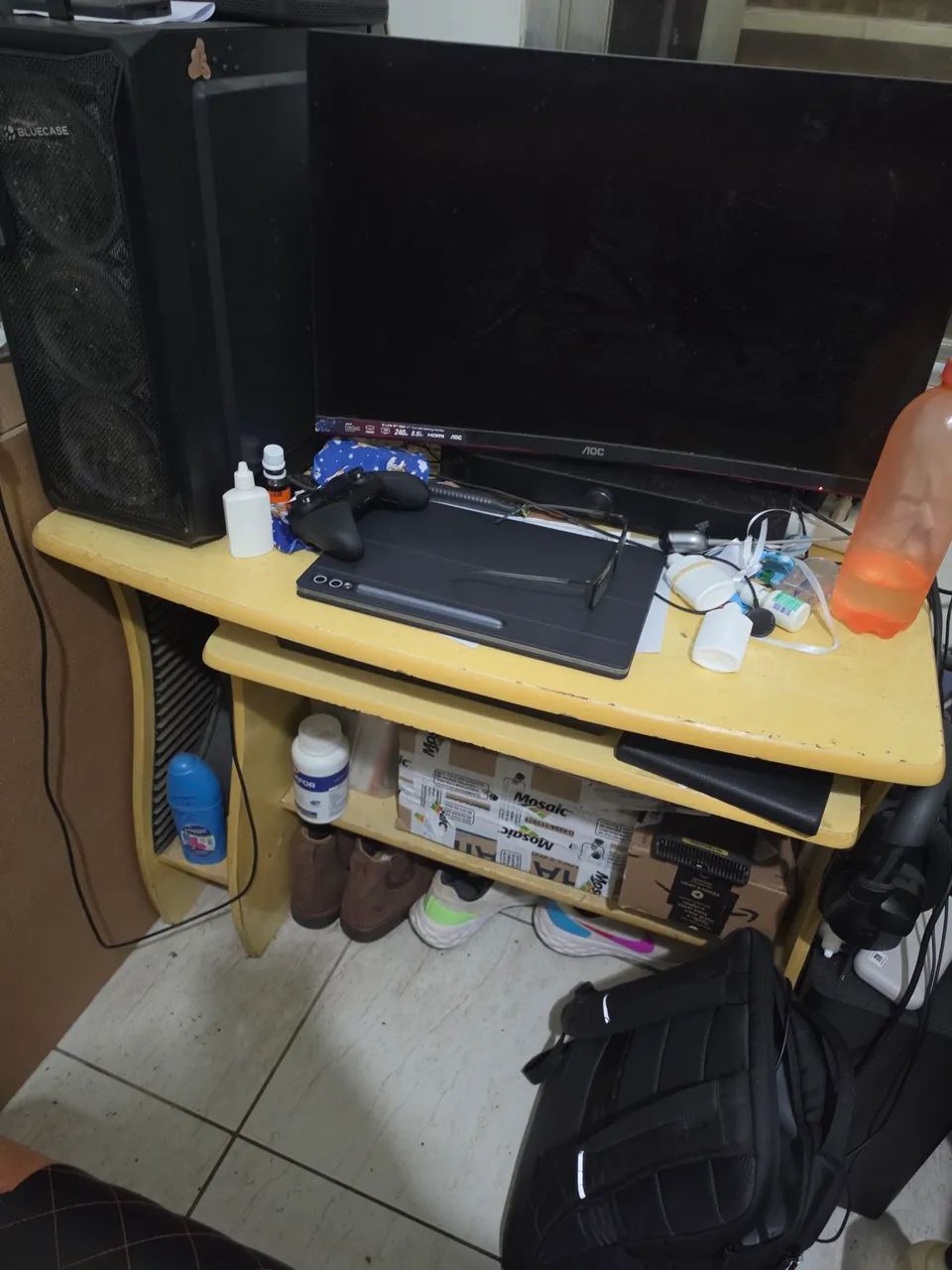 Vendo Escrivaninha / Mesa para Computador - Foto 4