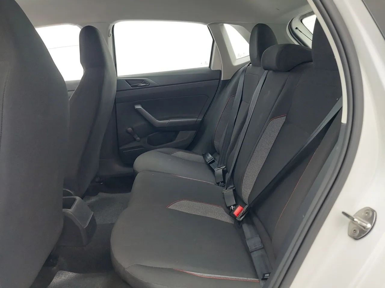 Volkswagen Polo Track 1.0 Flex 12V 5p, foto 17 de 18