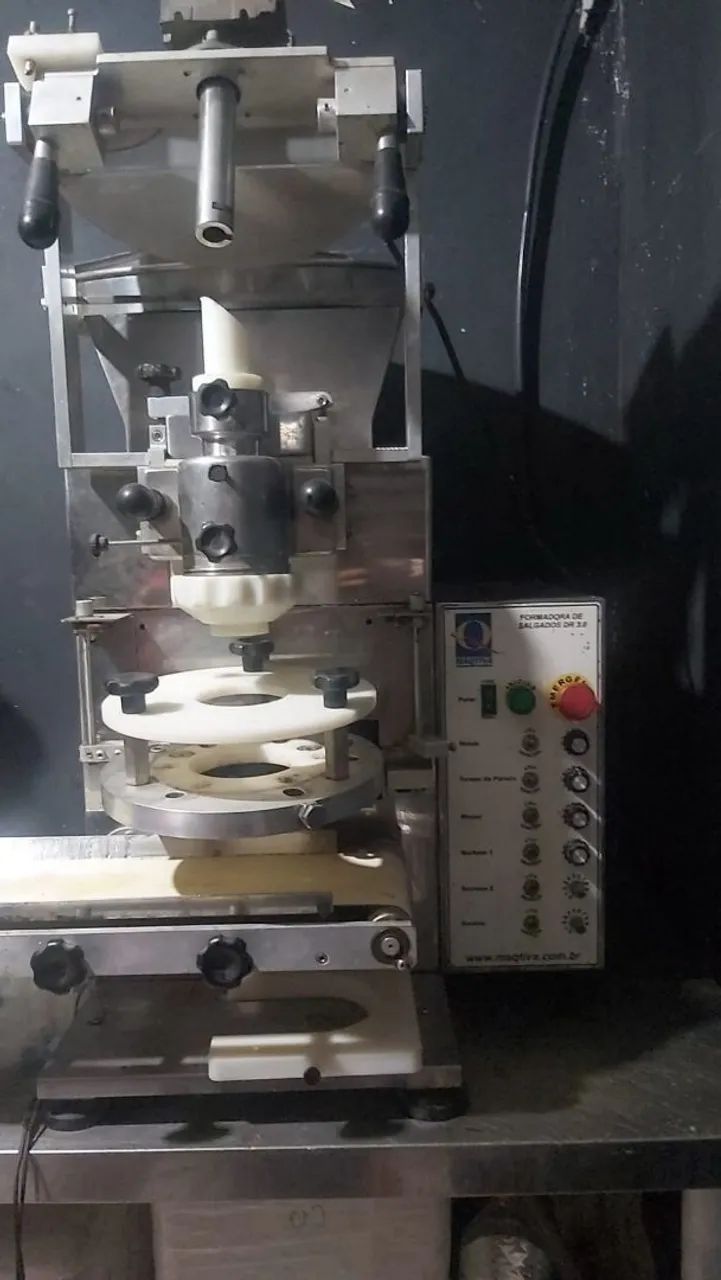 Vendo máquina de fazer salgados industrial  - Foto 2