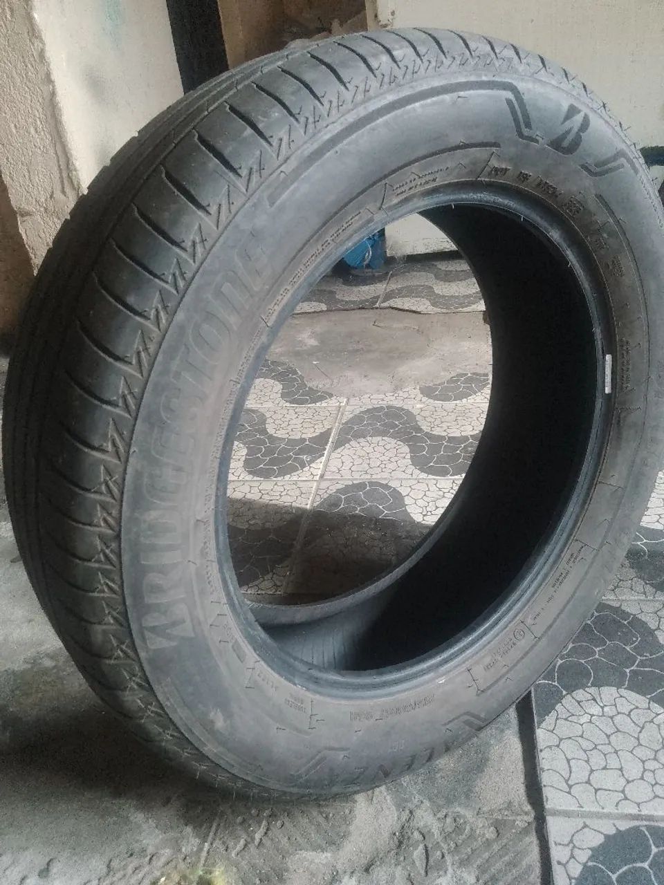 Pneu Bridgestone 215/60R17.  - Foto 2