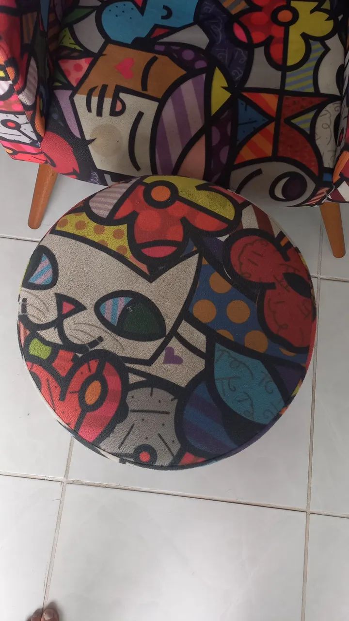 VENDO POLTRONA COM BANQUINHO - Foto 2