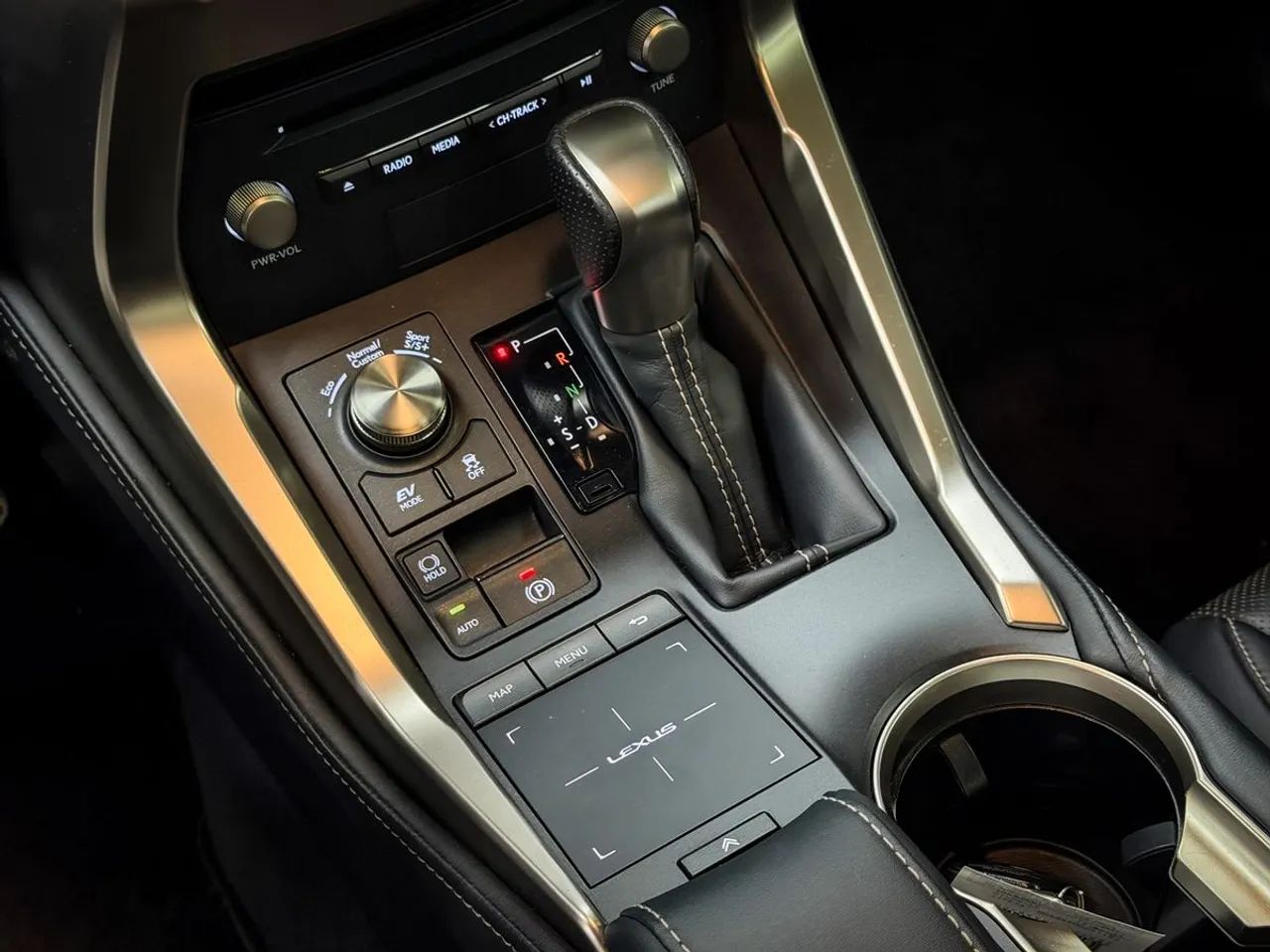 Lexus NX-300 F-sport 2.0 16V 238cv Aut., foto 12 de 20