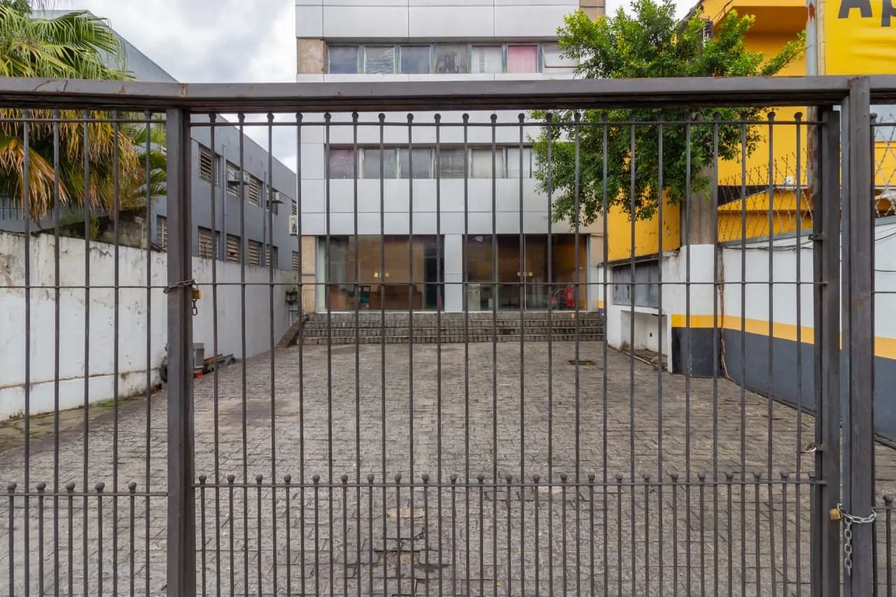 Prédio comercial na Avenida Washington Luís, 774  958 m²