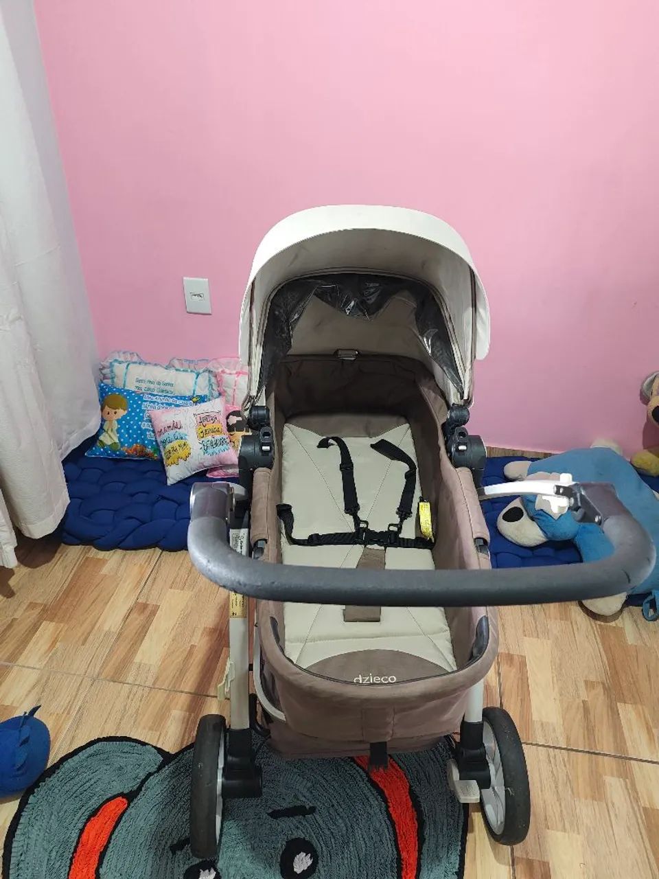 Carrinho de bebê da Galzerano com bebê conforto - Foto 3