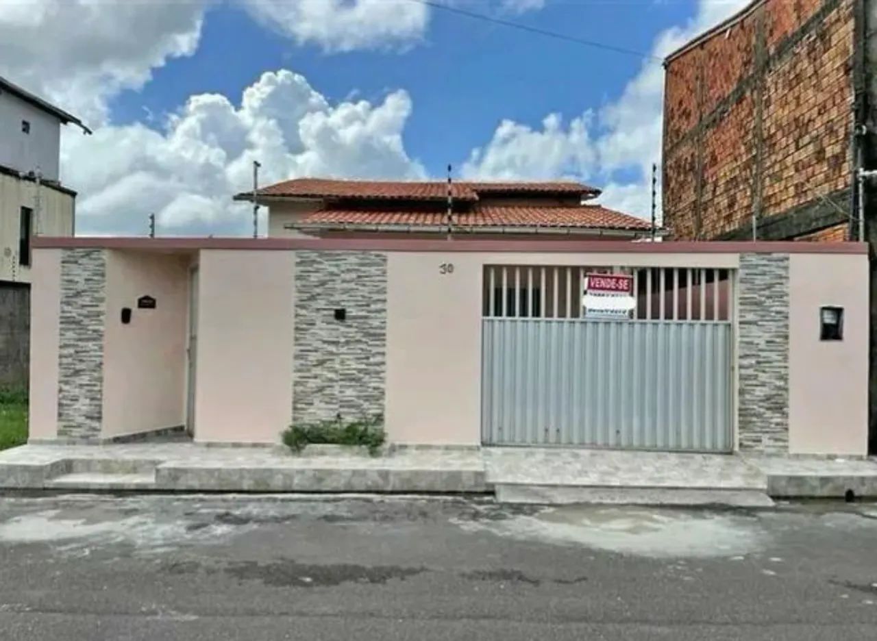Casa à Venda - 2 Quartos e 1 Banheiro