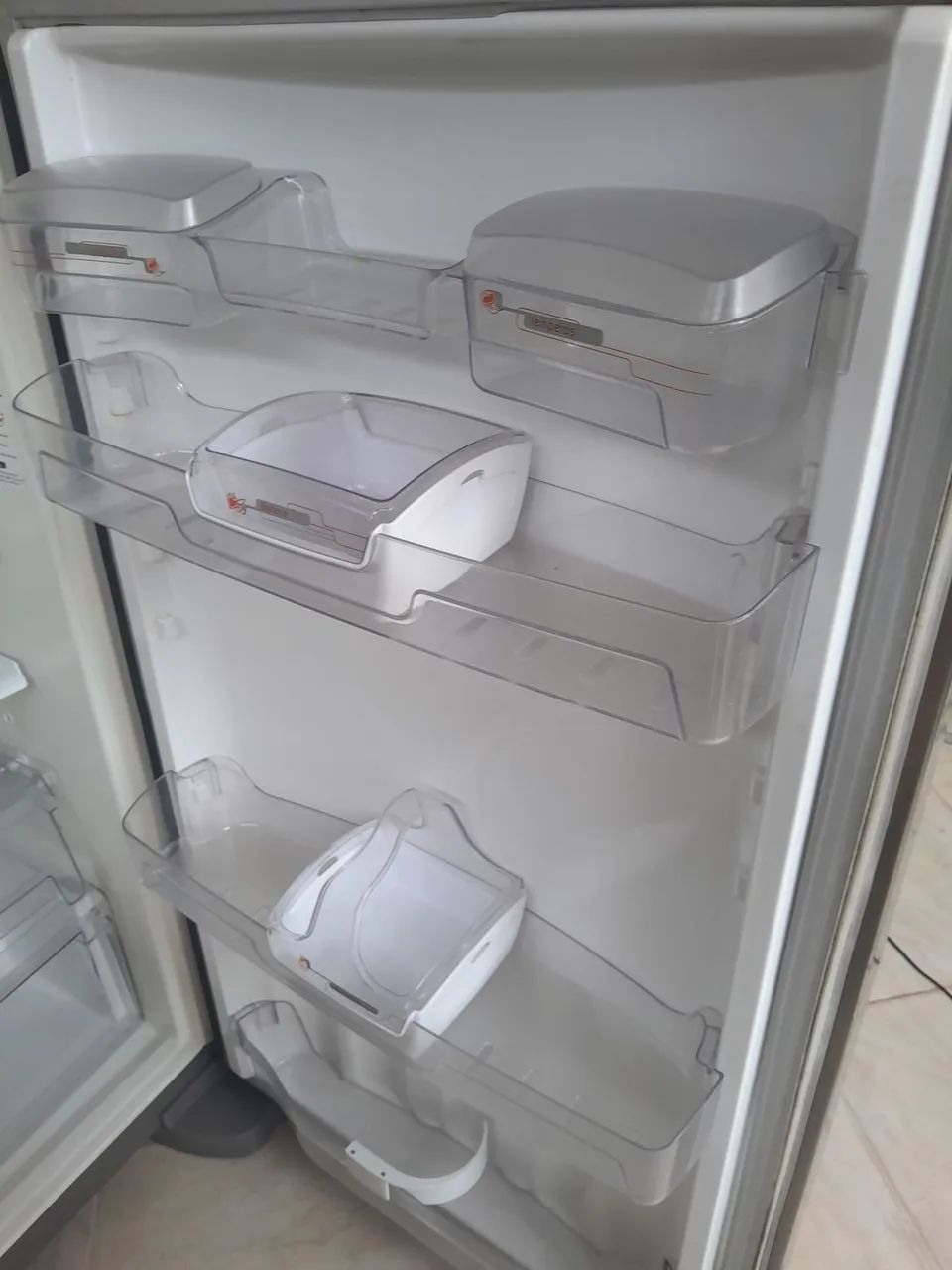 Vendo Geladeira com defeito 