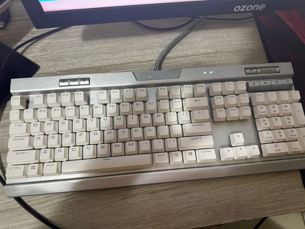 Teclado Corsair K70 MK.2 Rgb Branco/Prata - Foto 5