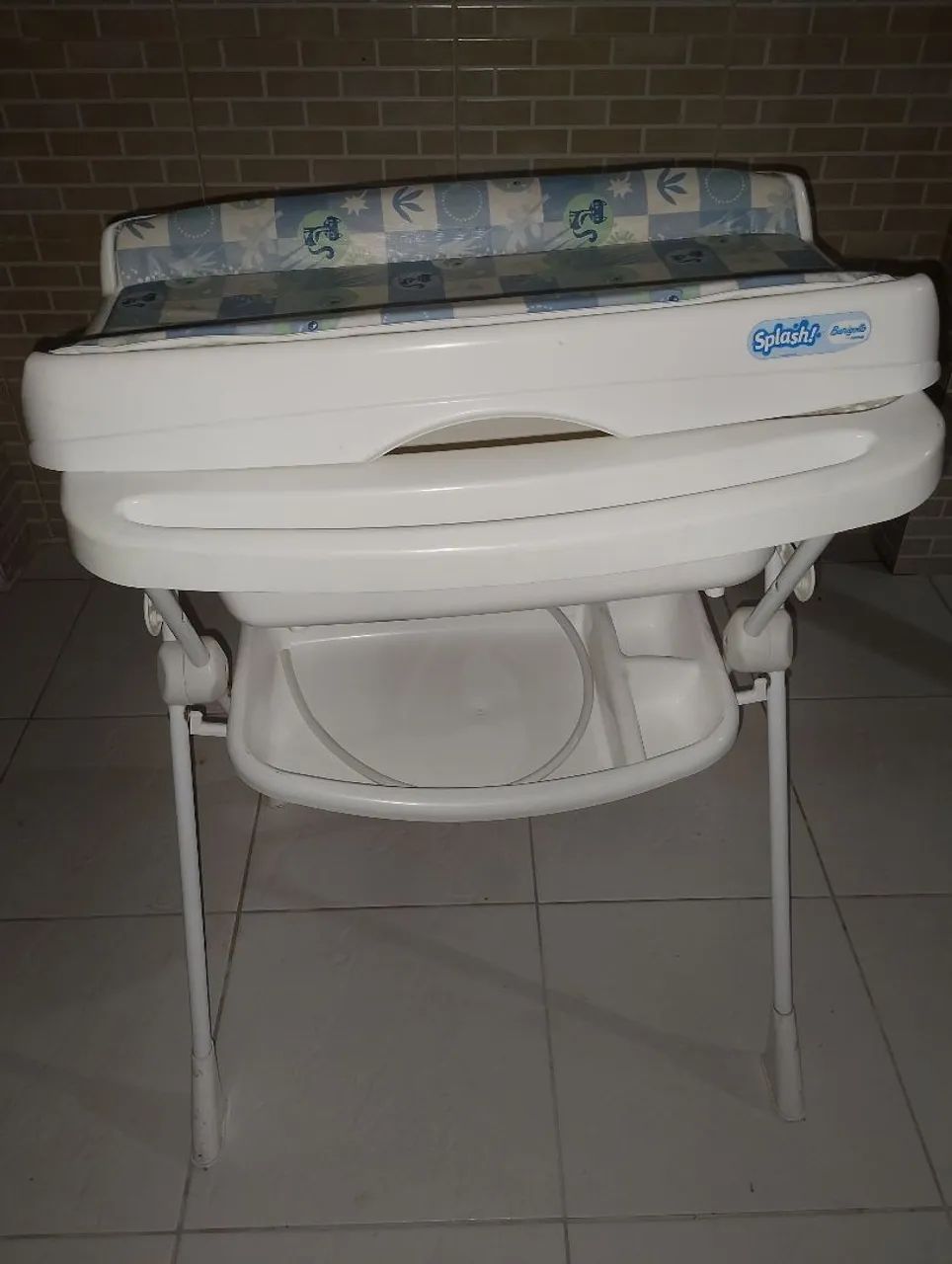 Banheira com suporte e trocador