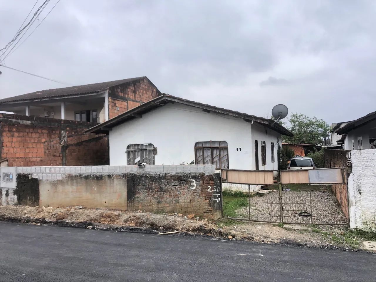 Vendo casa com ótima localização 