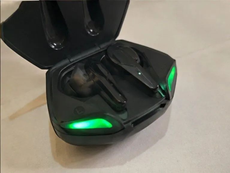 Fone preto com led bluetooth 