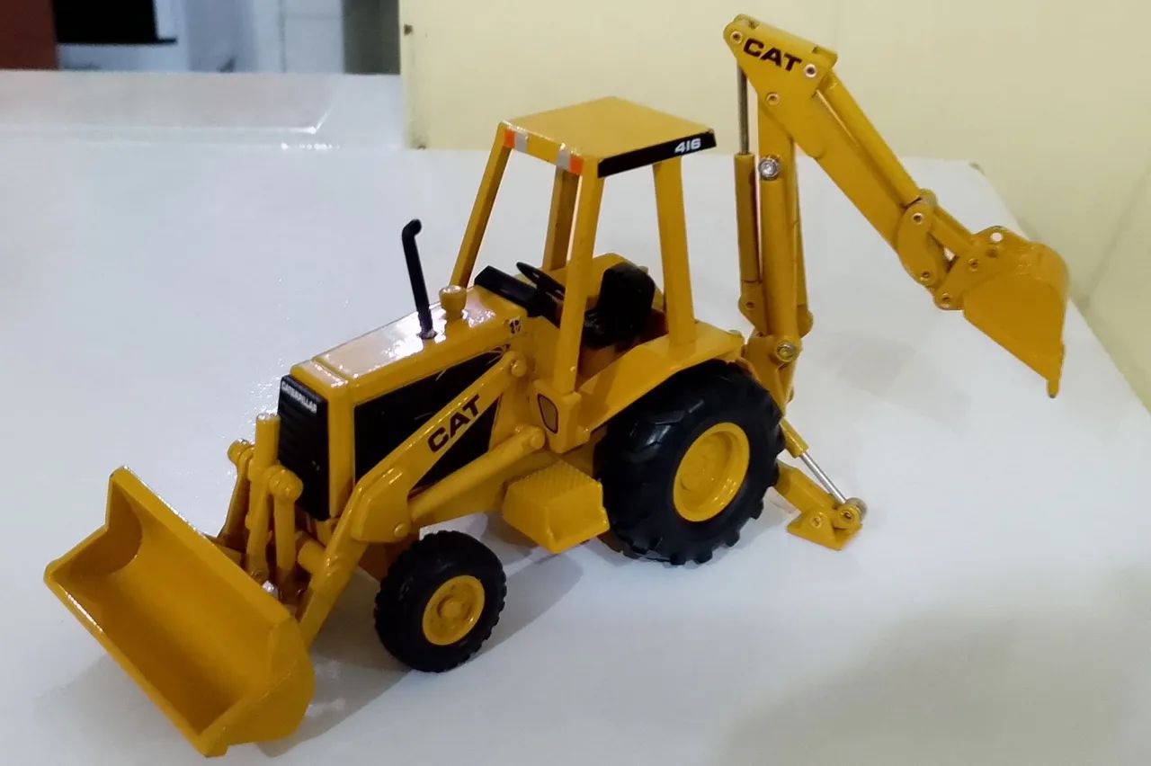 Miniatura Retroescavadeira CAT 416