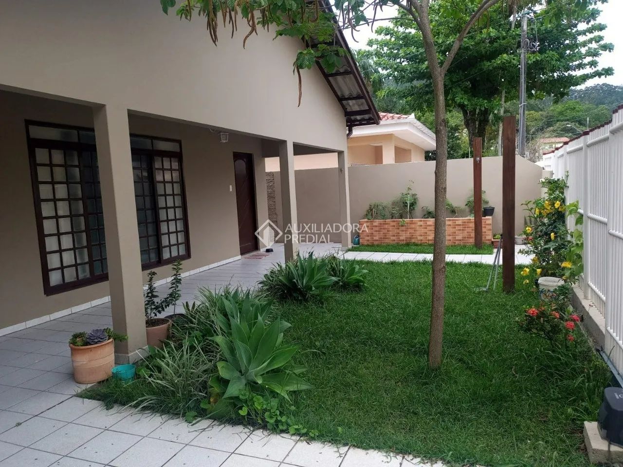 Casa 4 dormitórios em Canasvieiras, Florianópolis