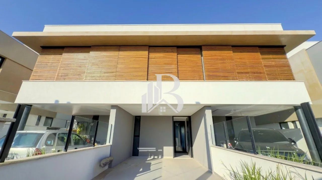 Casa com 145 m², 3 quartos sendo 1 suíte e 2 vagas no Campeche