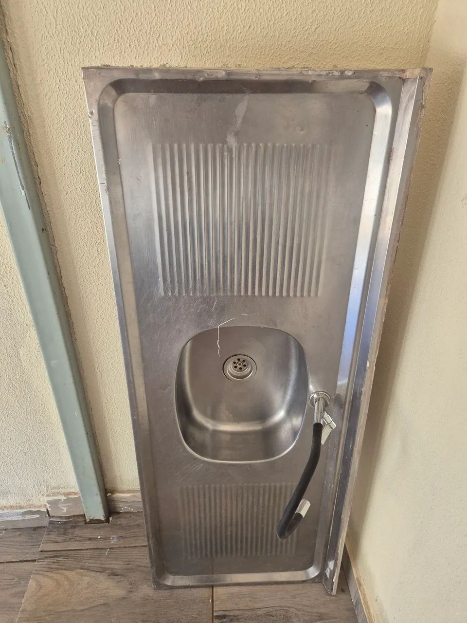 Pia inox com torneira