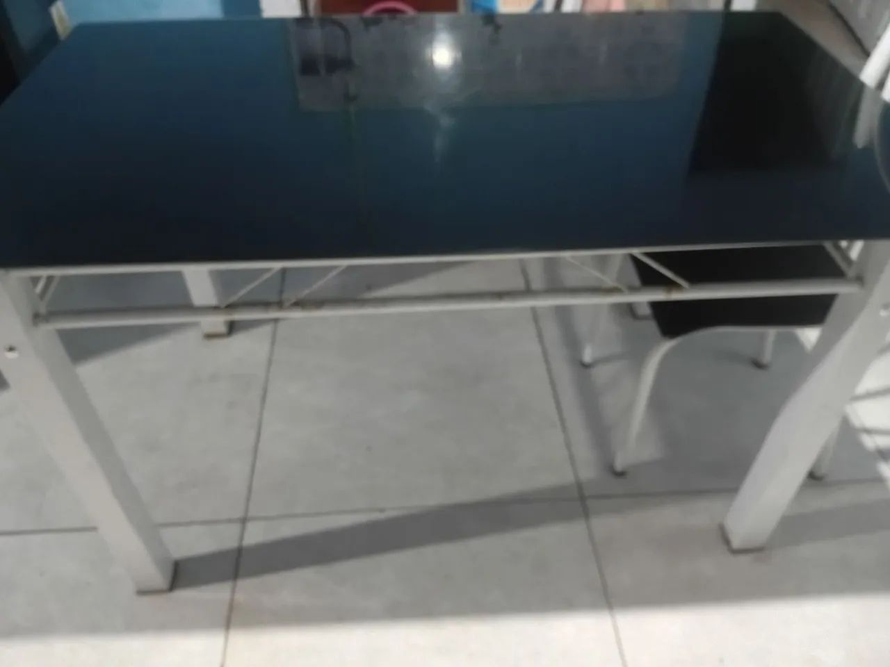 Vendo mesa com 4 cadeiras