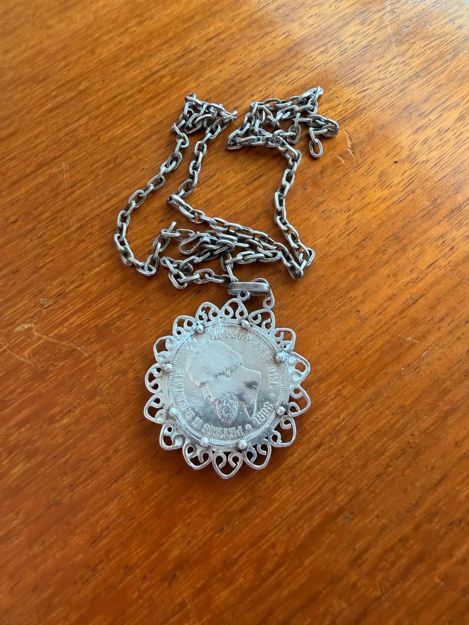 Colar de prata com moeda de prata 1888